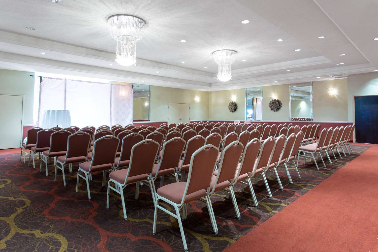 Ramada by Wyndham Glendale Heights/Lombard 12/18