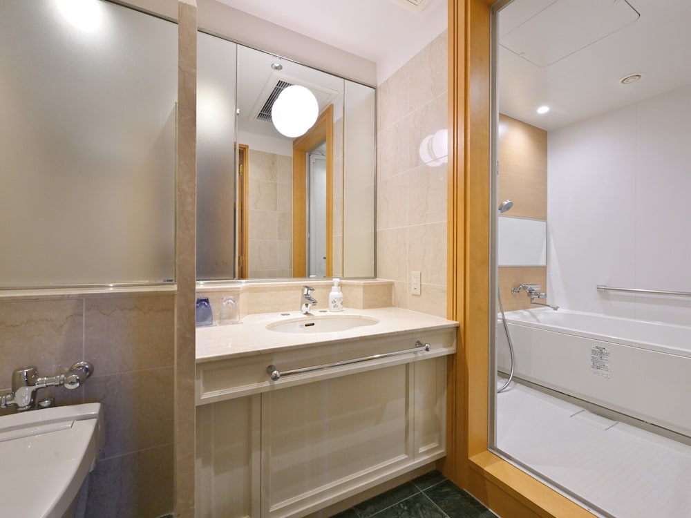 TAKAMATSU KOKUSAI HOTEL 63/65