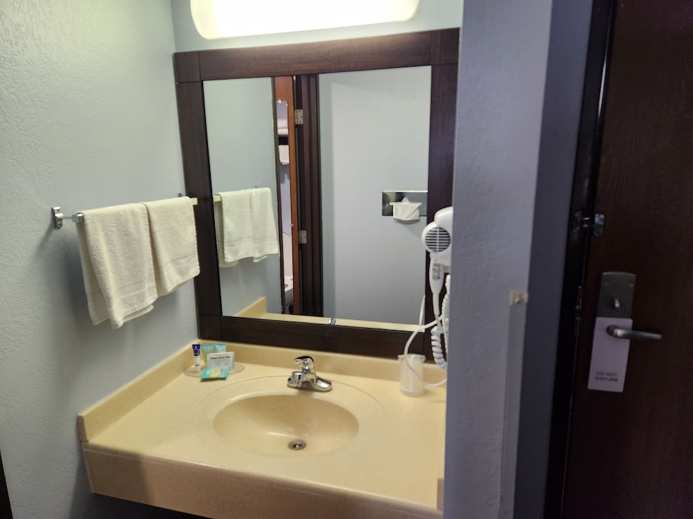 Stillwater Inn Suites 50/50