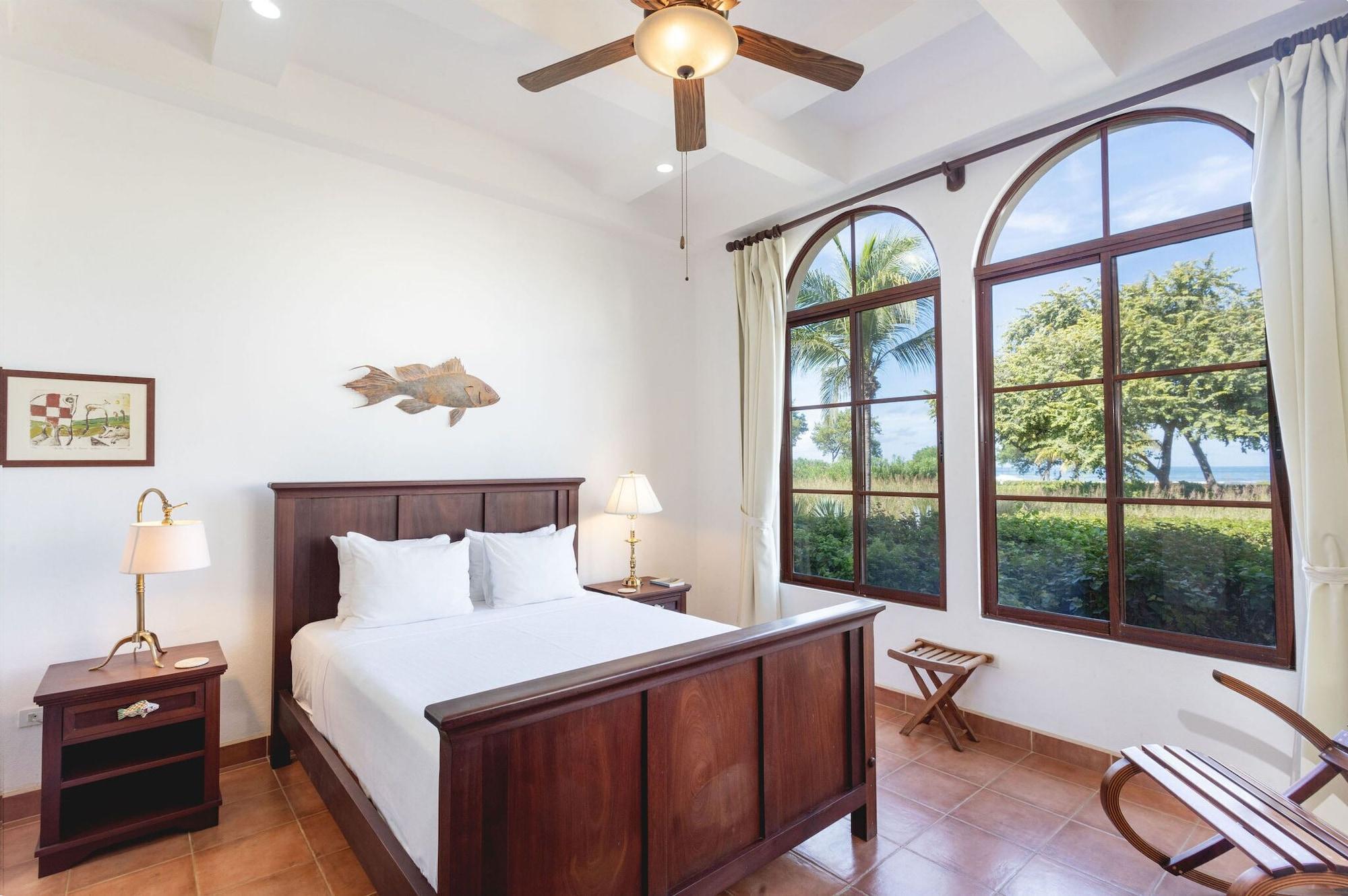 Condo, Pacific, 6 Bedrooms