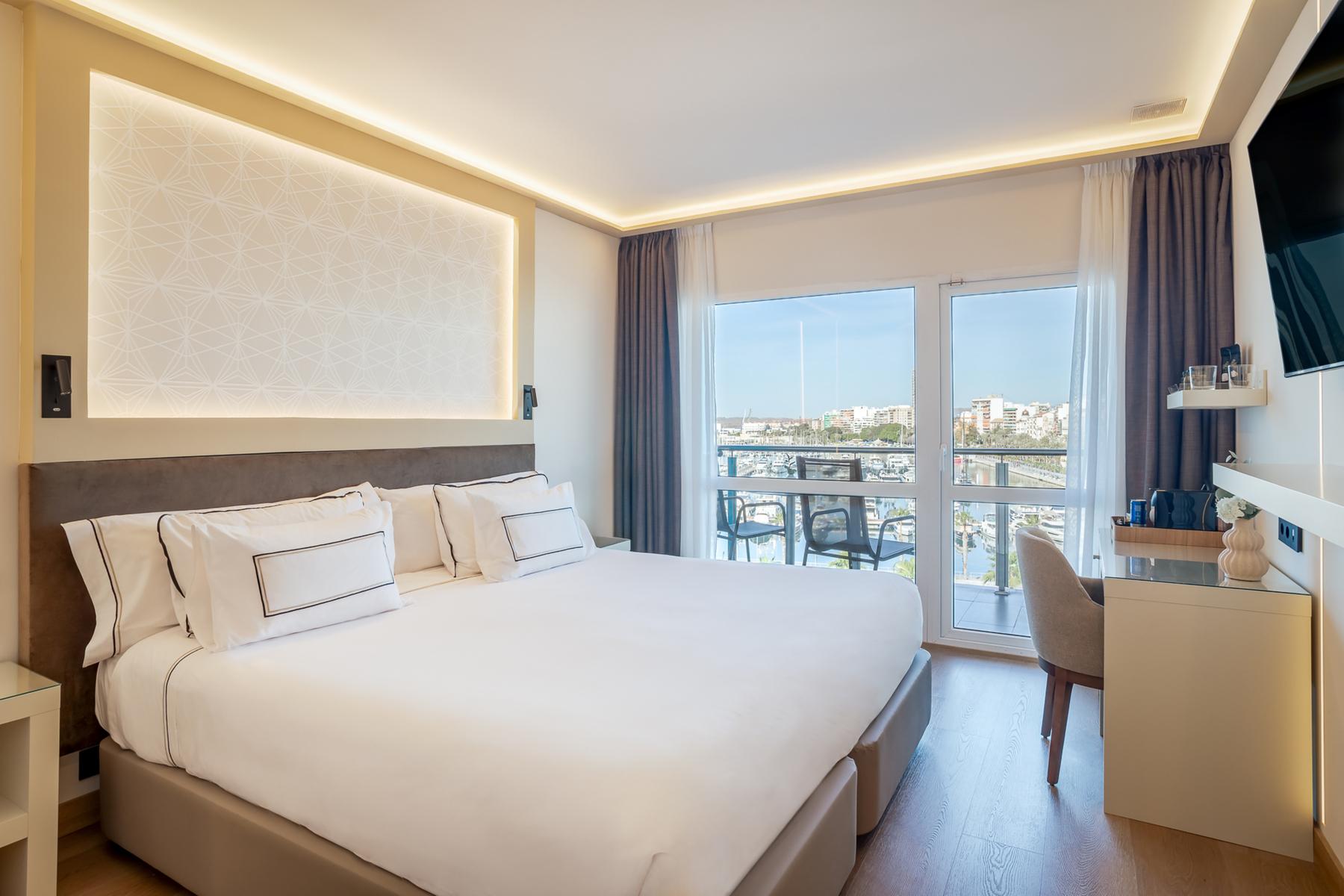 Junior Suite, Double Bed, Balcony or Terrace, Premium Level