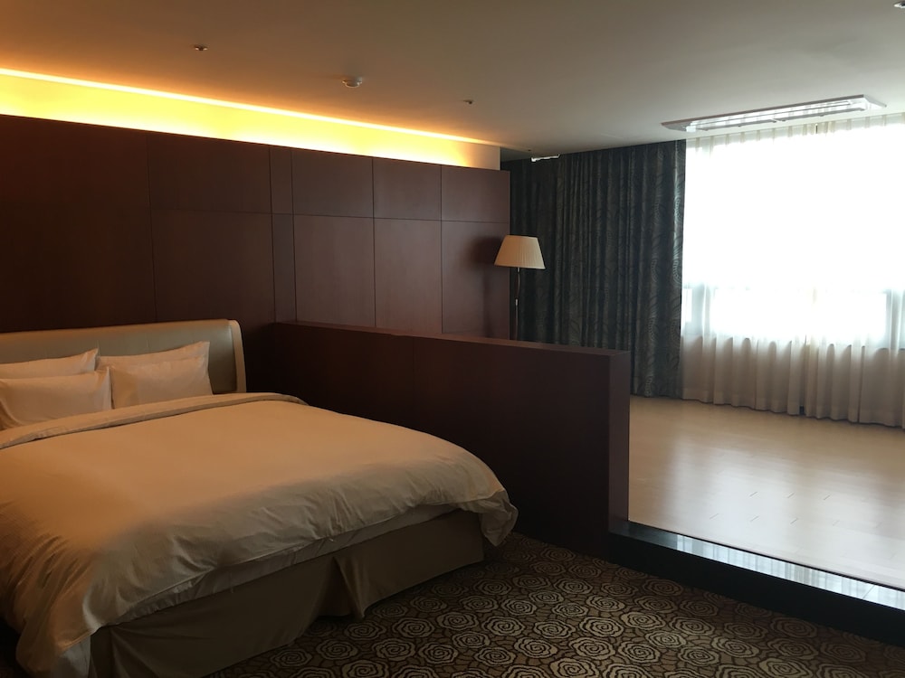 Sunvalley Hotel 33/63