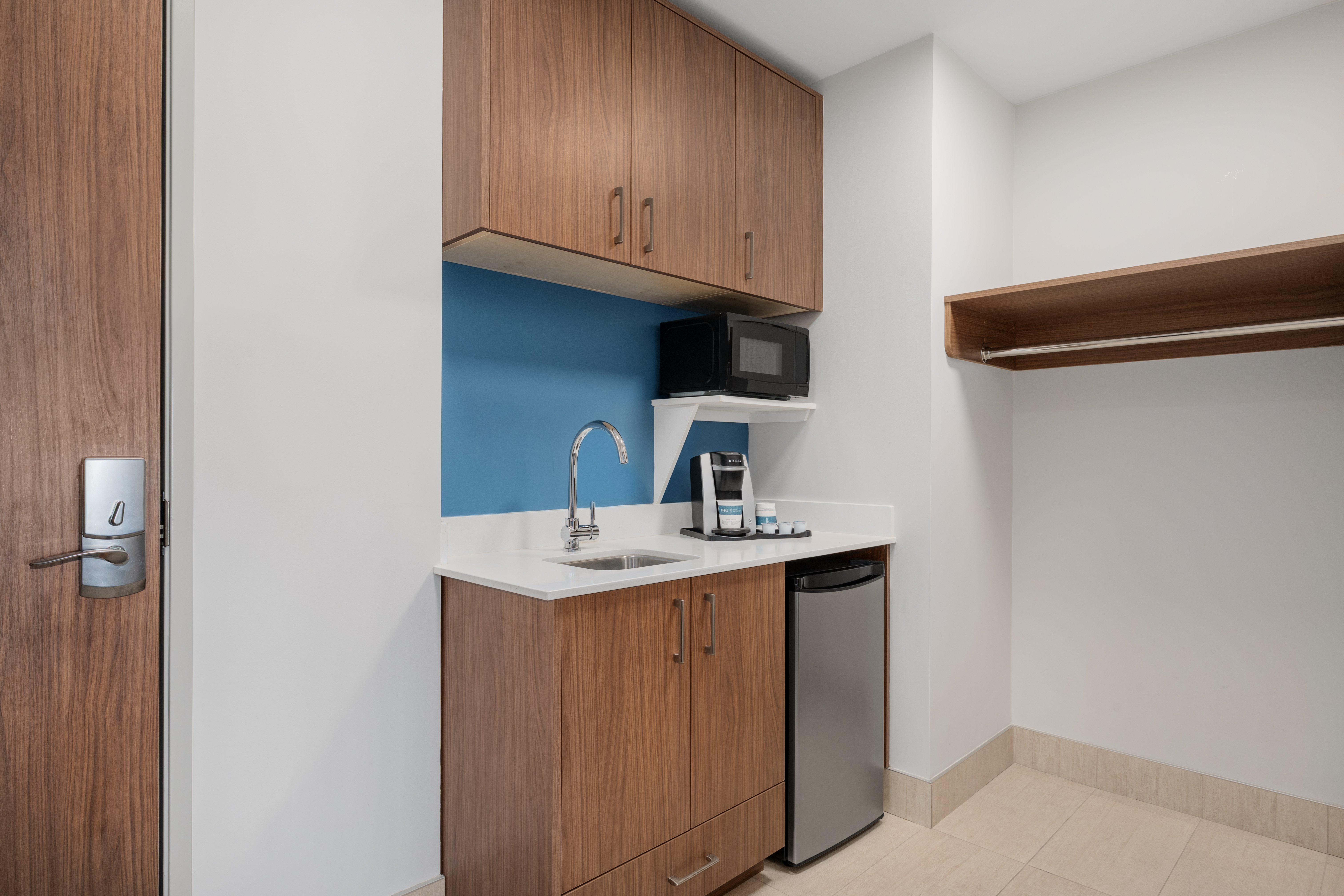 Holiday Inn Express And Suites Victoria Colwood 12/67