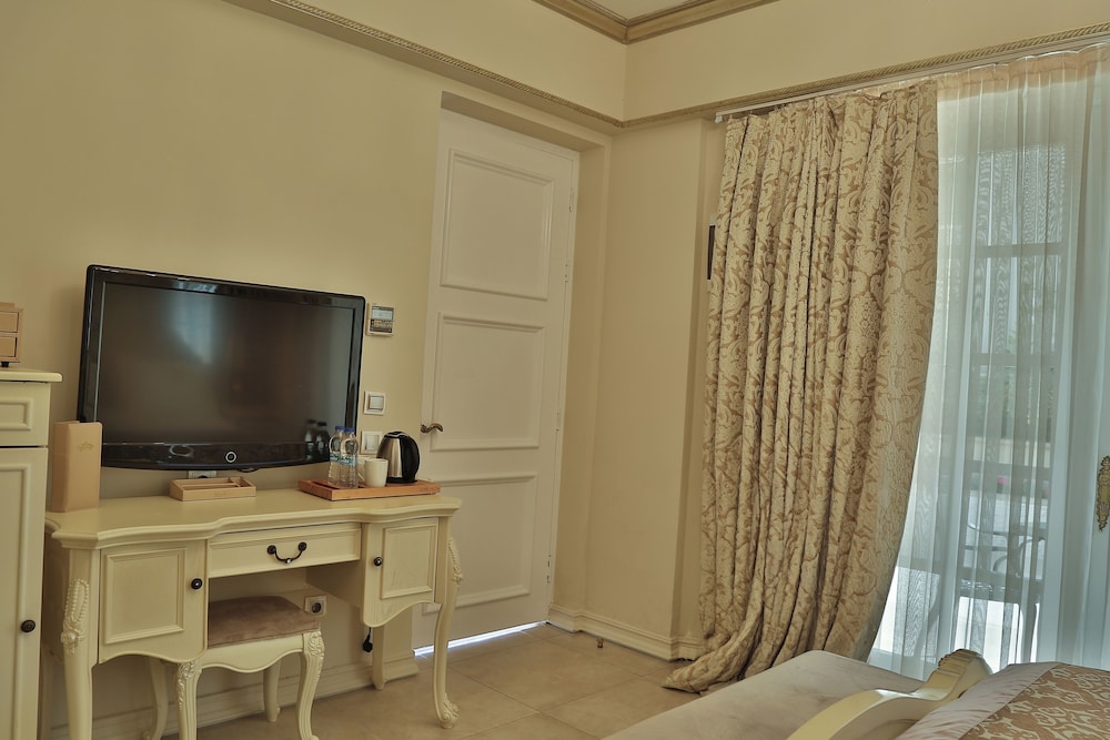 Elegance East Hotel Boutique Class 60/70