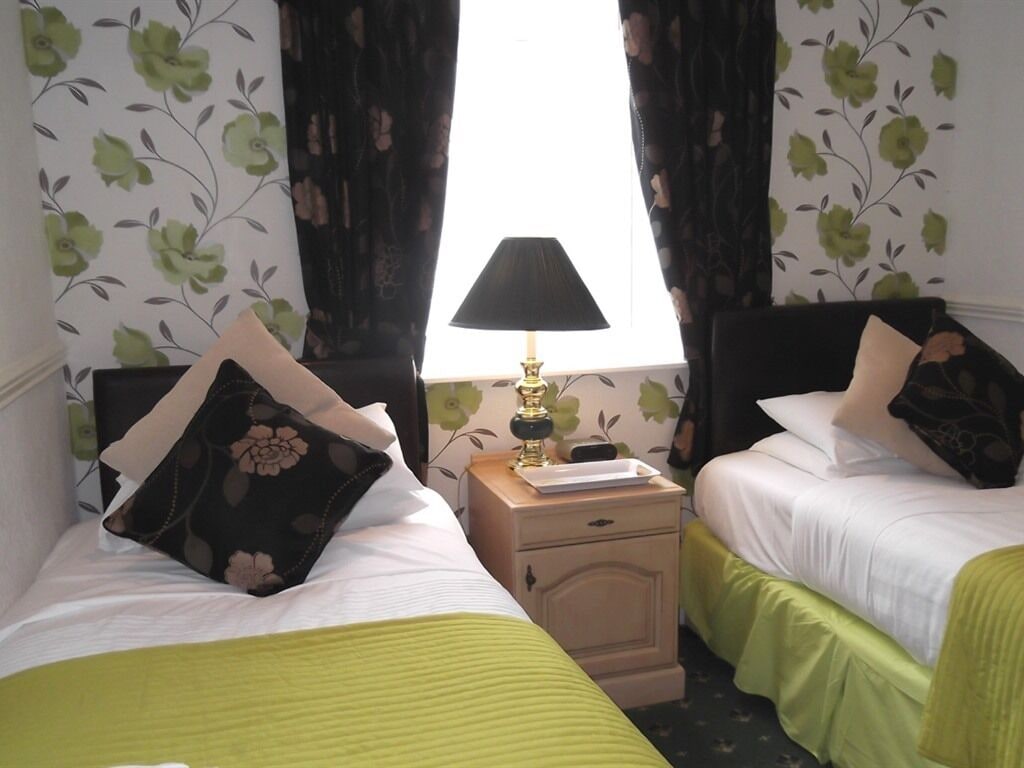 Room, Twin Beds