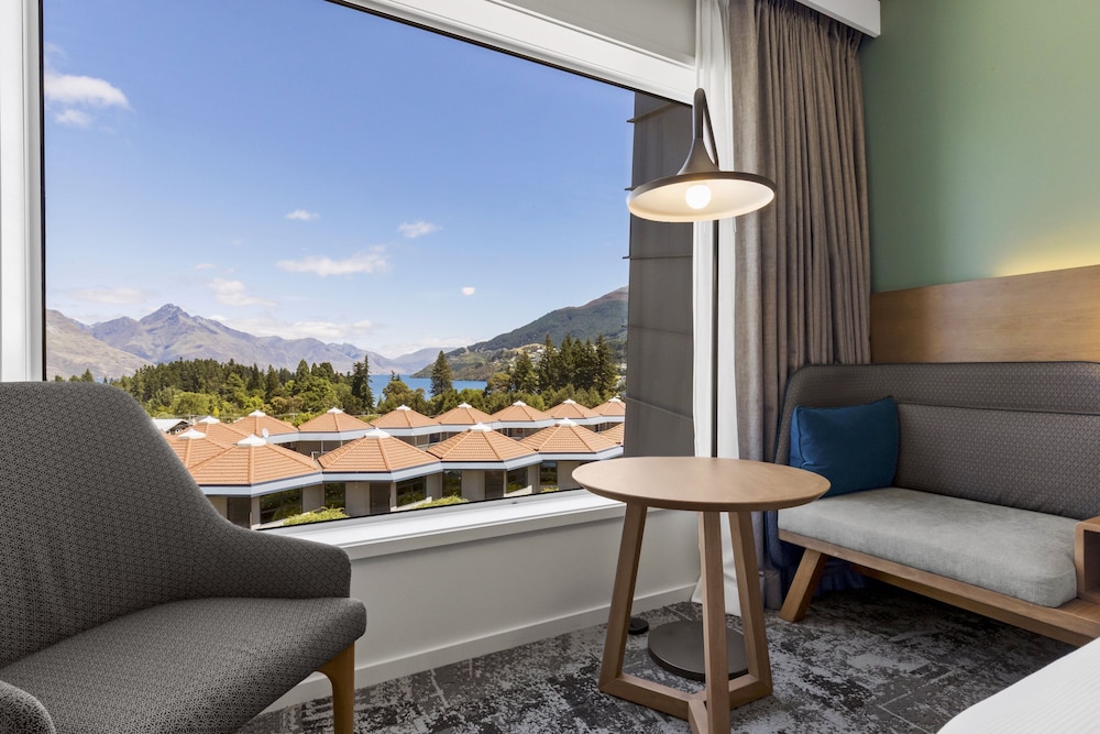 Holiday Inn Express And Suites Queenstown 57/79