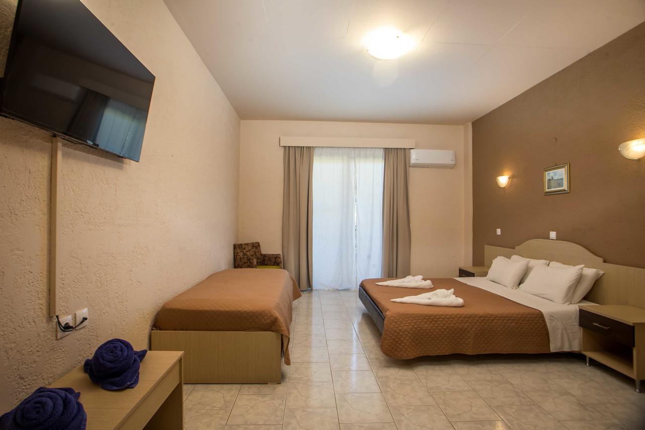 Santa Helena Hotel 45/90