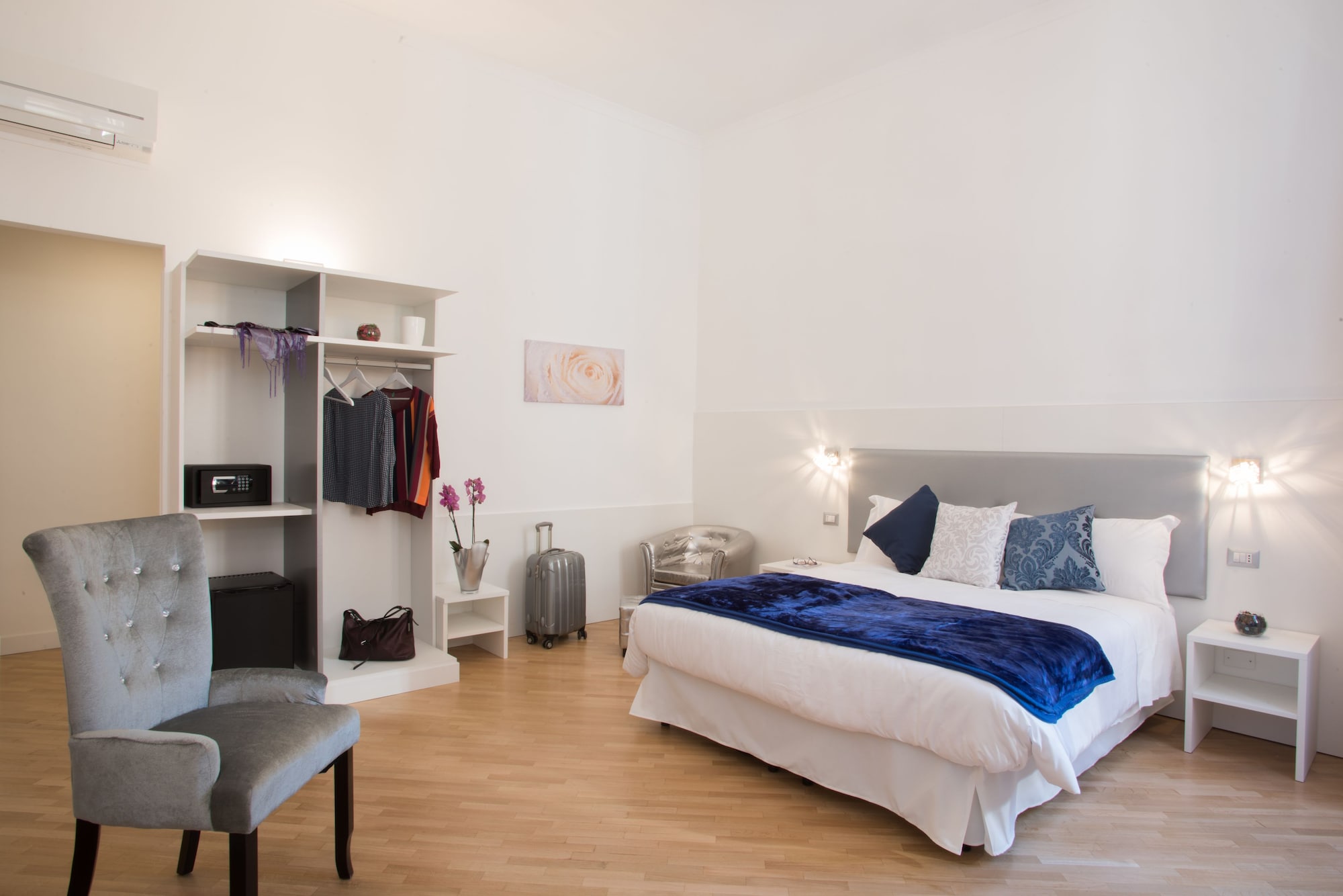 ROOM, QUADRUPLE