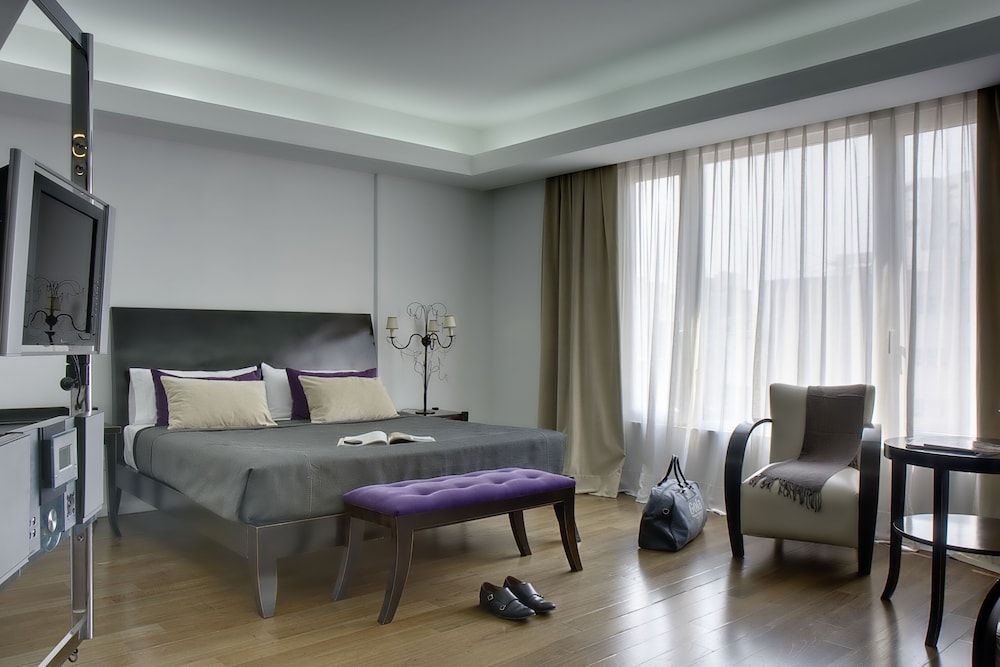 Broadway Hotel And Suites 10/50