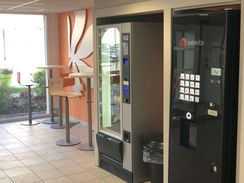 PREMIERE CLASSE HOTEL ROISSY - AEROPORT CDG - LE MESNIL AMELOT 8/61