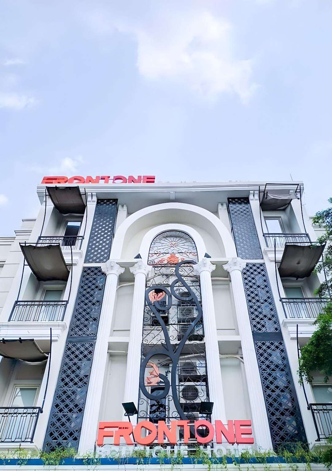 Front One Boutique Karawang 1/44