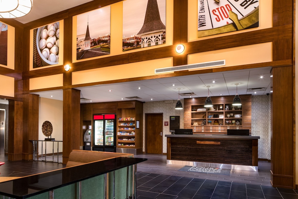 Lobby at Four Points By Sheraton Louisville Airport, LOUISVILLE - KY