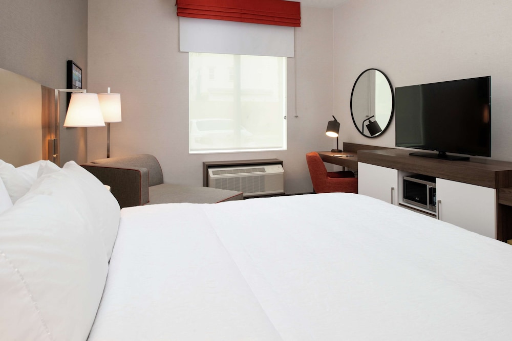 Hampton Inn & Suites Buena Park 20/55