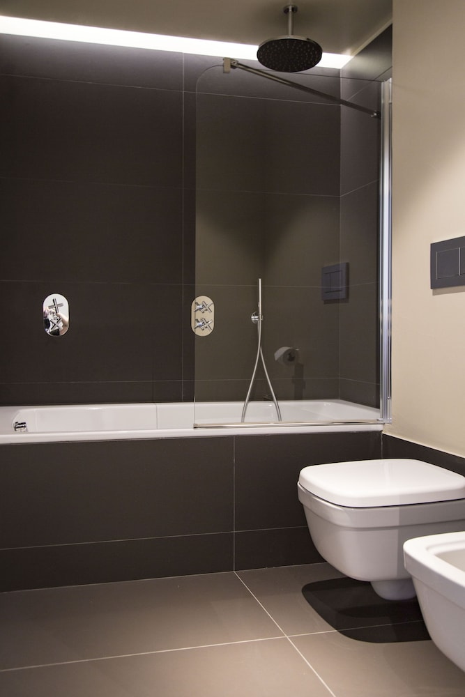 Savona 18 Suites 30/74