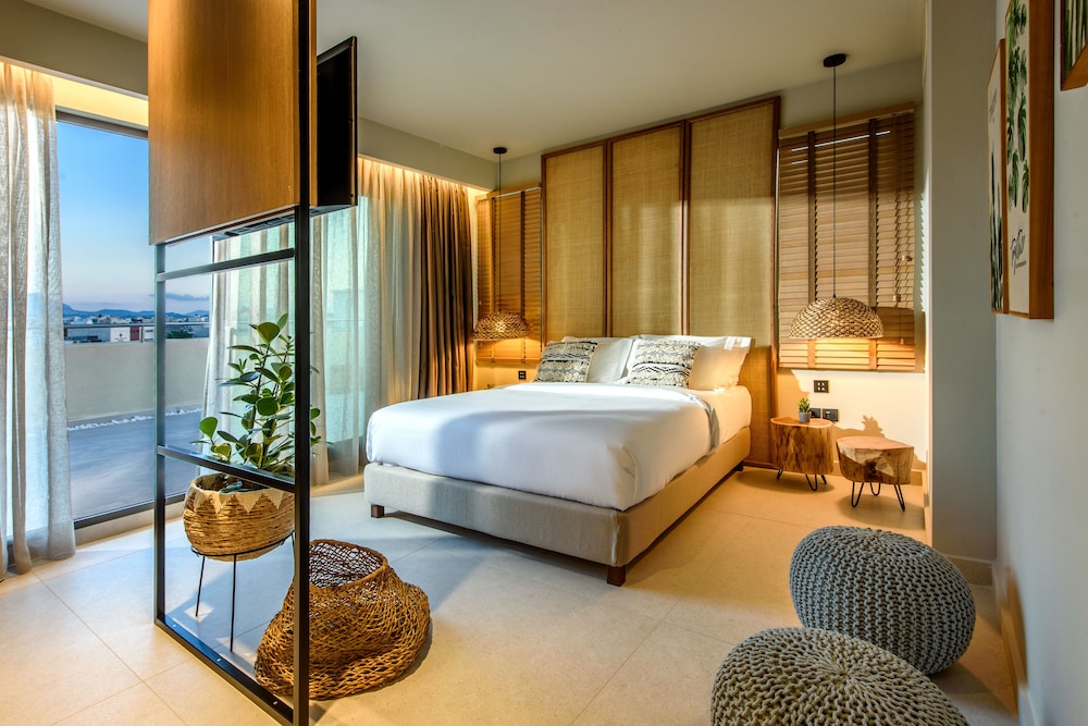 JUNIOR SUITE, HOT TUB