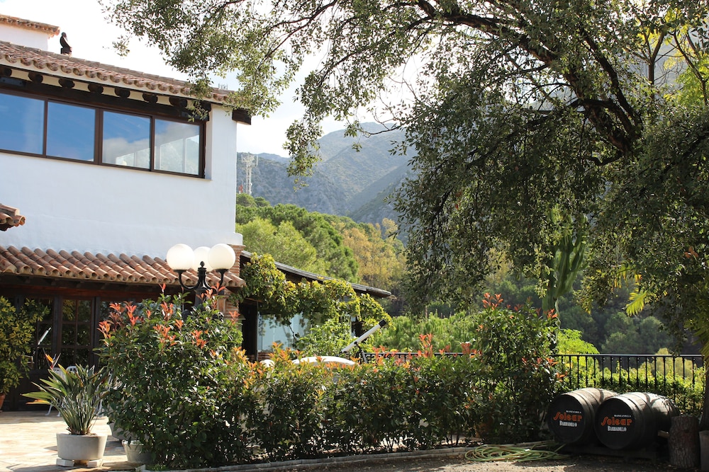 Los Jarales Hotel 6/73