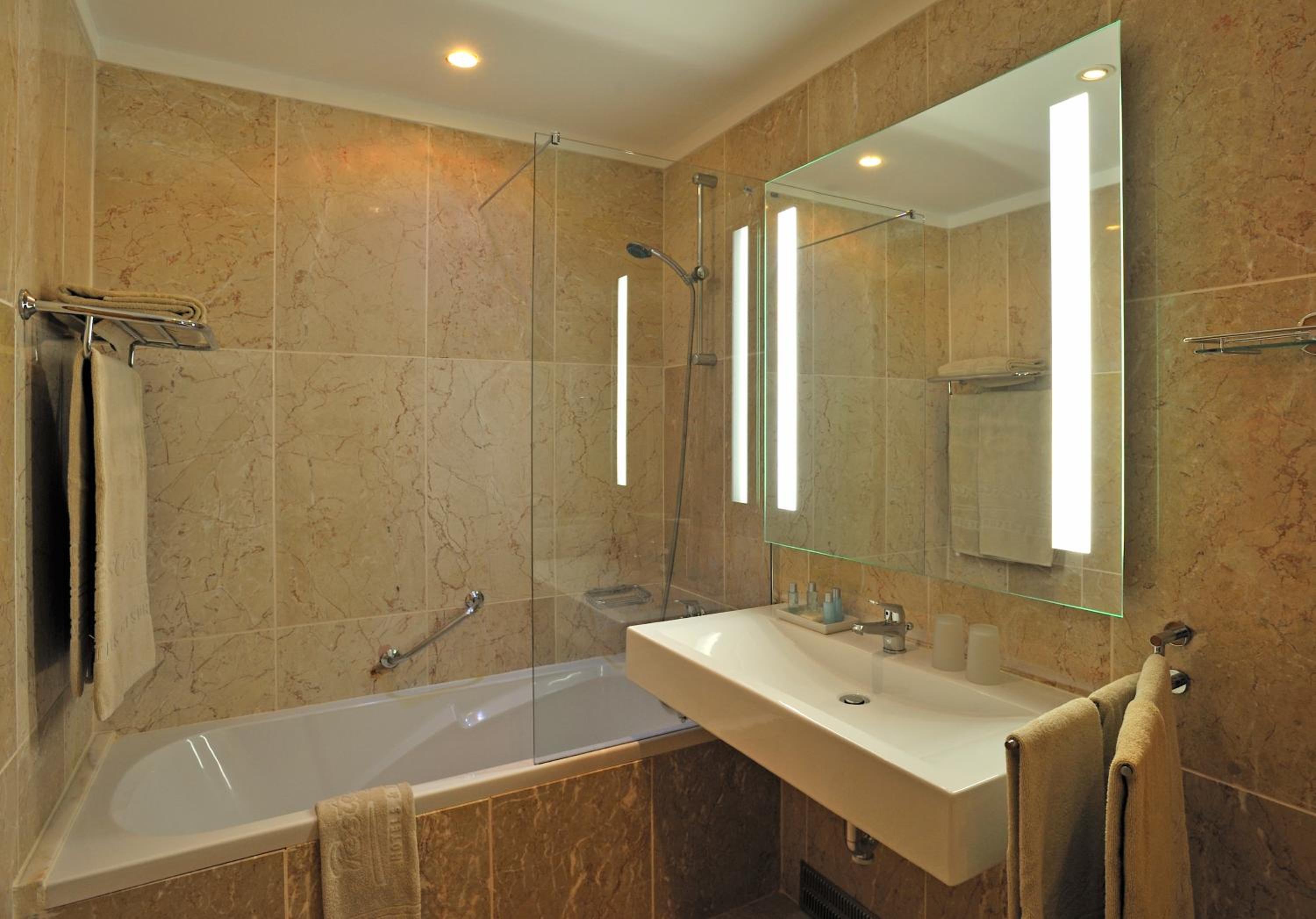 Deluxe, Double Bed, with Extra Bed, Lateral Side Sea View، Pestana Viking Beach and Golf Resort 8/10