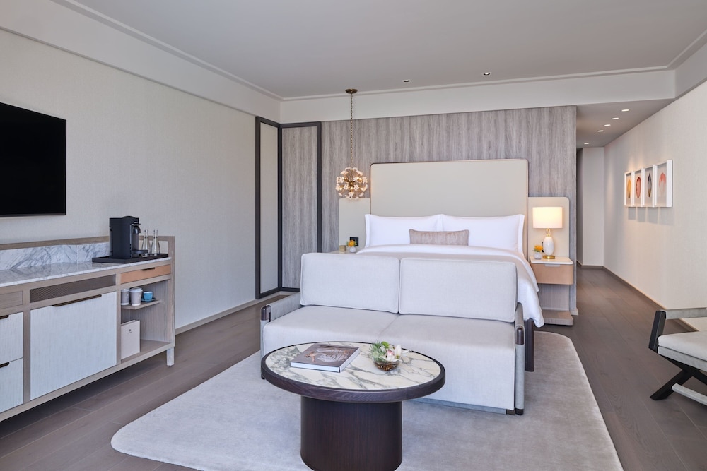 Suite, King Bed, Ocean View, Sofa, Accessible