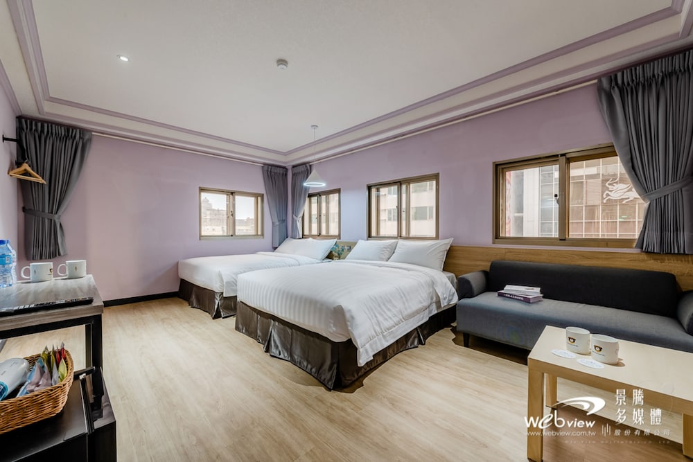 Prince Hotel 23/50