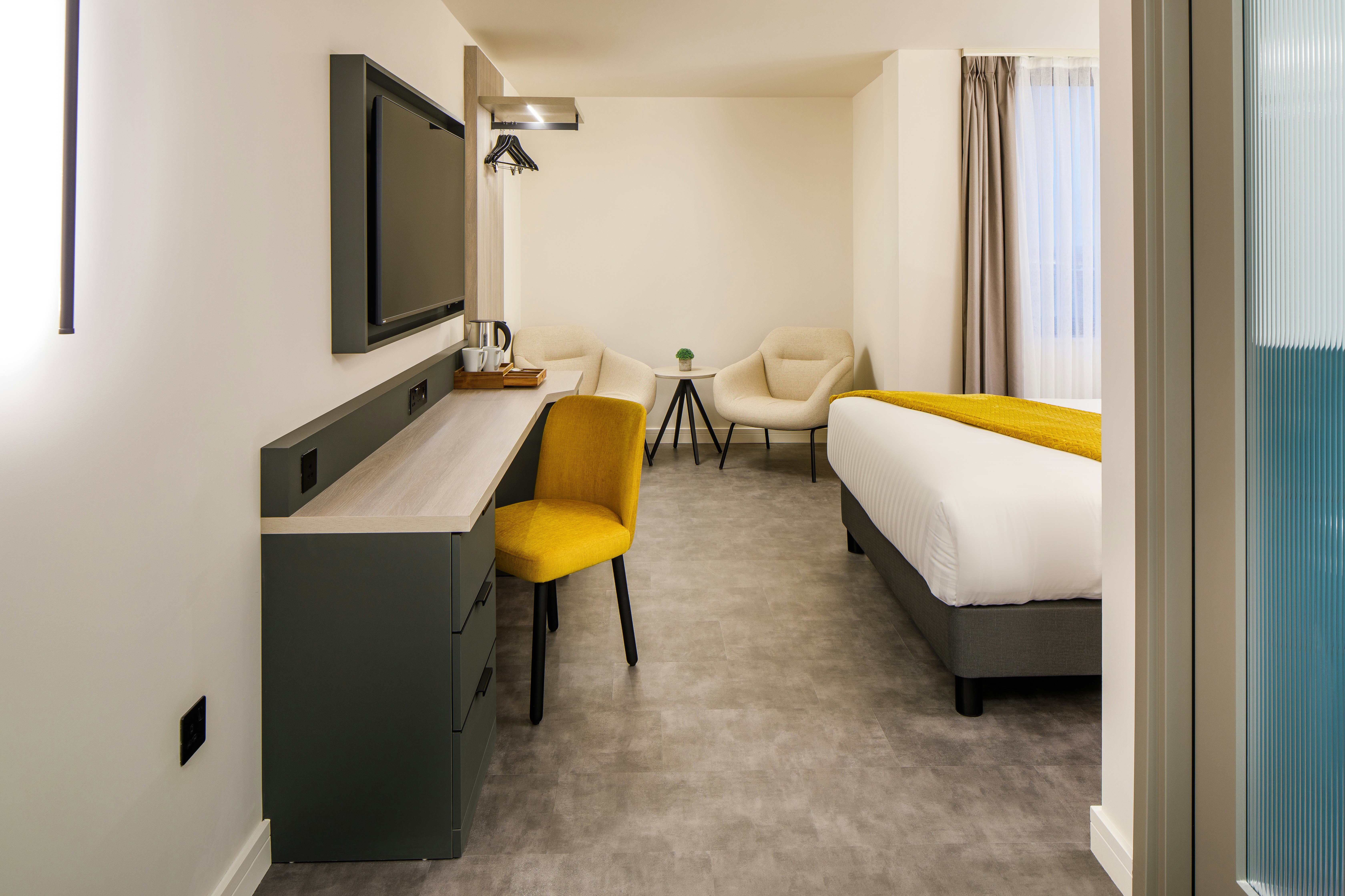 Southgate Hotel London 21/40