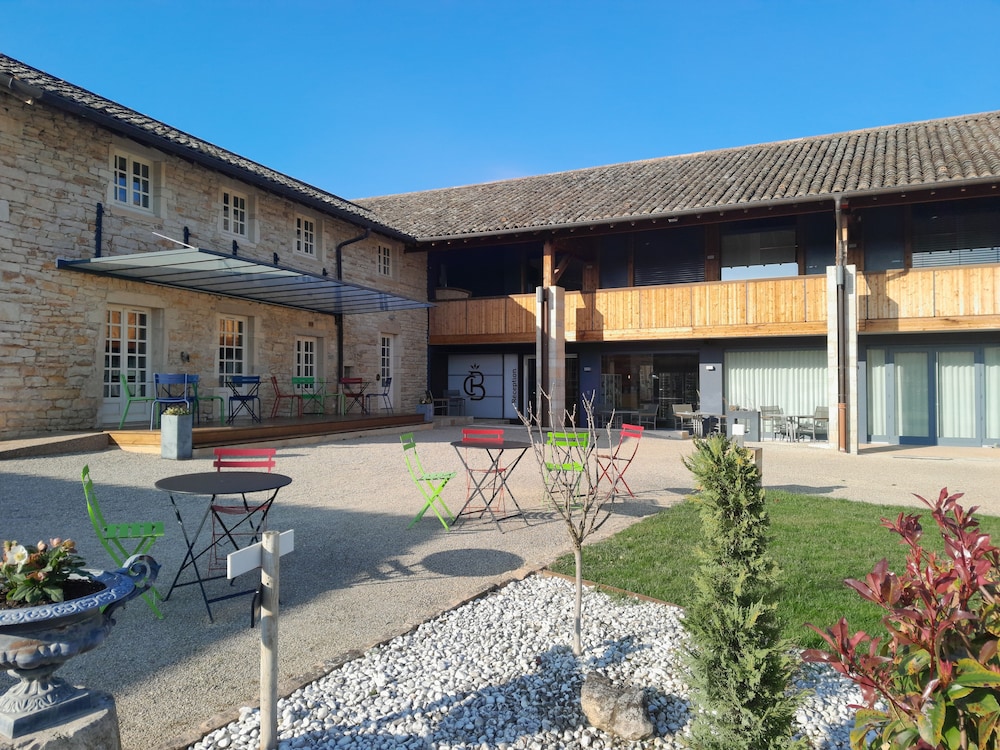 Le Chateau De Besseuil 33/58