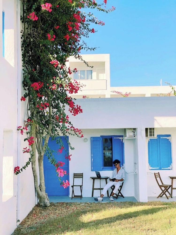 Lagada Beach Hotel 57/65