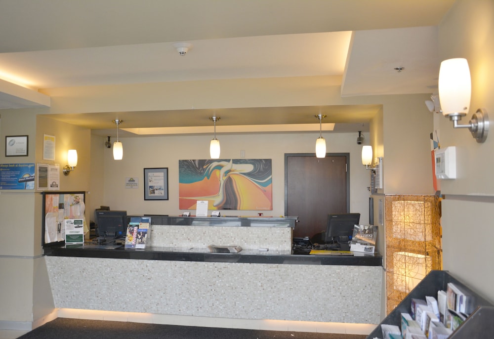 Days Inn Suites By Wyndham Milwaukee 4/40