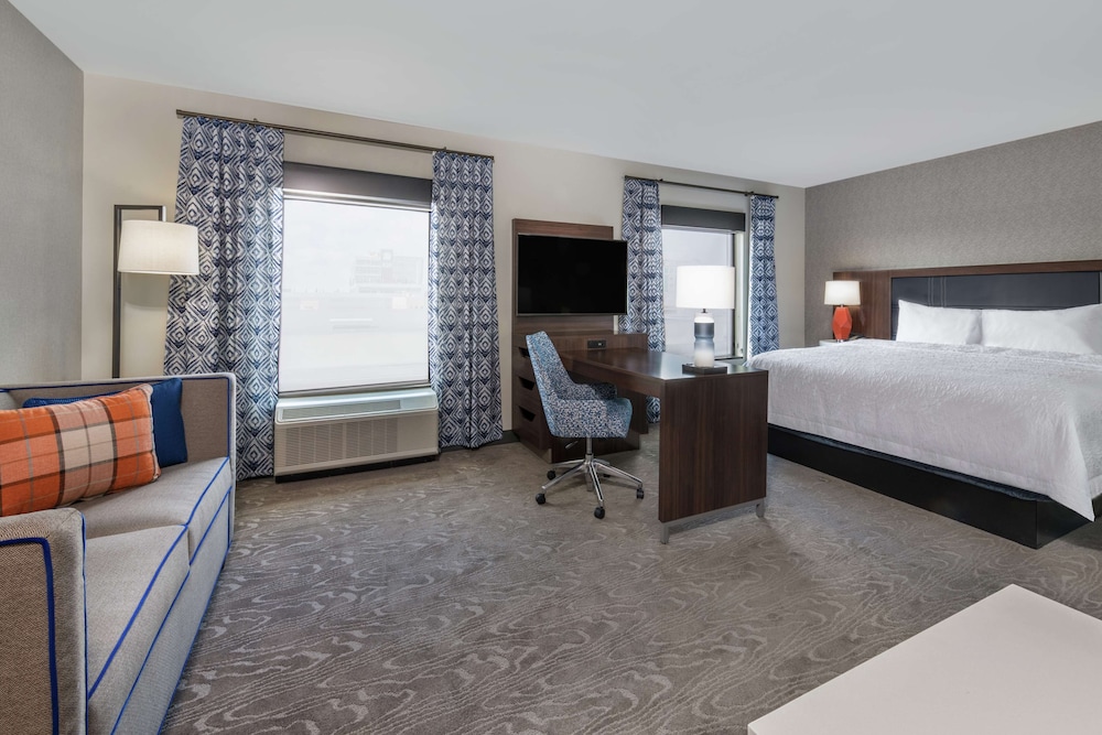 Hampton Inn and Suites Fort Wayne Downtown 20/53