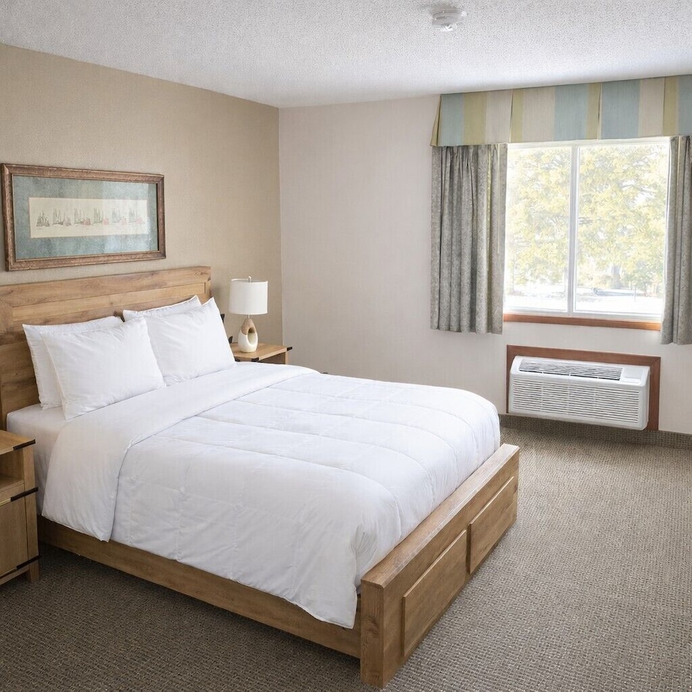 Lake, Single, Queen Bed