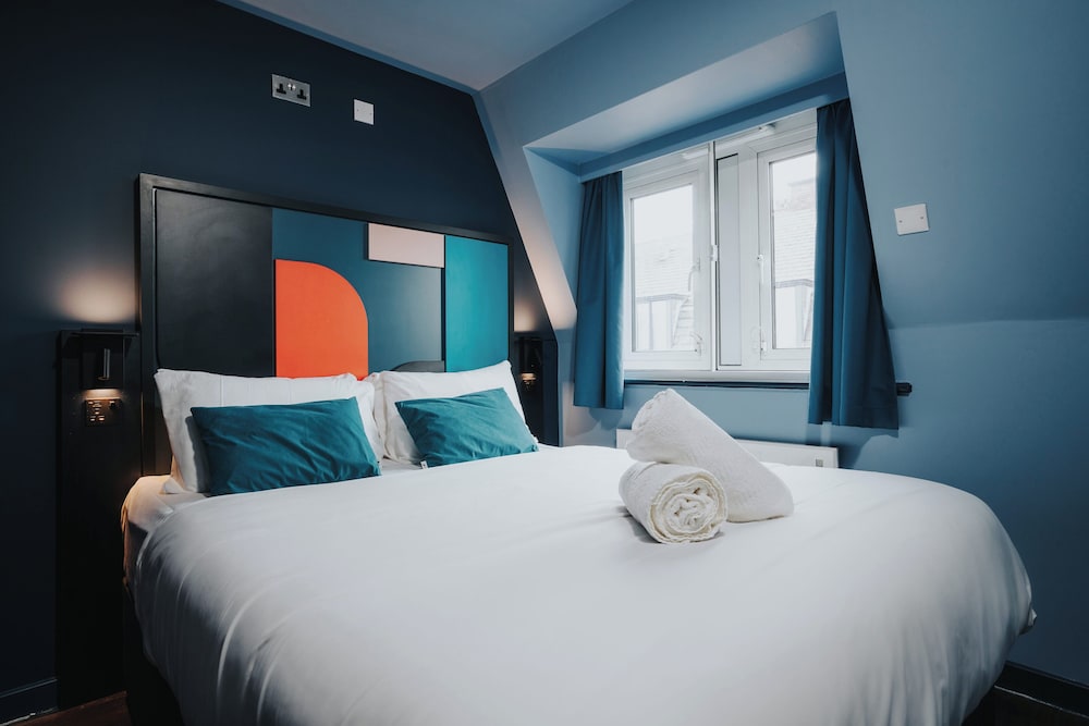 ROOM, DOUBLE BED, EXTRA BEDS