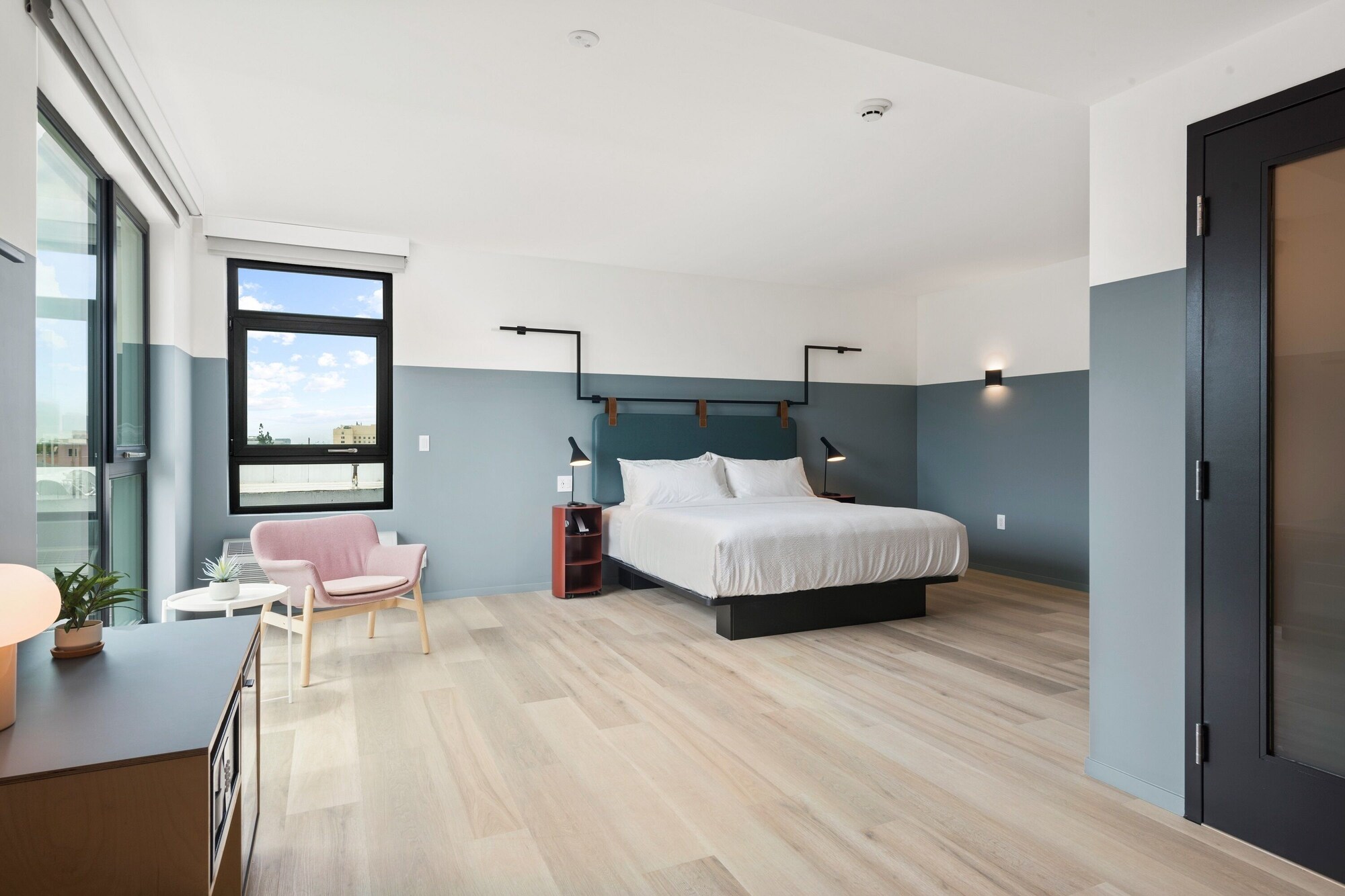 ROOM, KING BED, WITH VIEW, NO PARKING, ACCESSIBLE