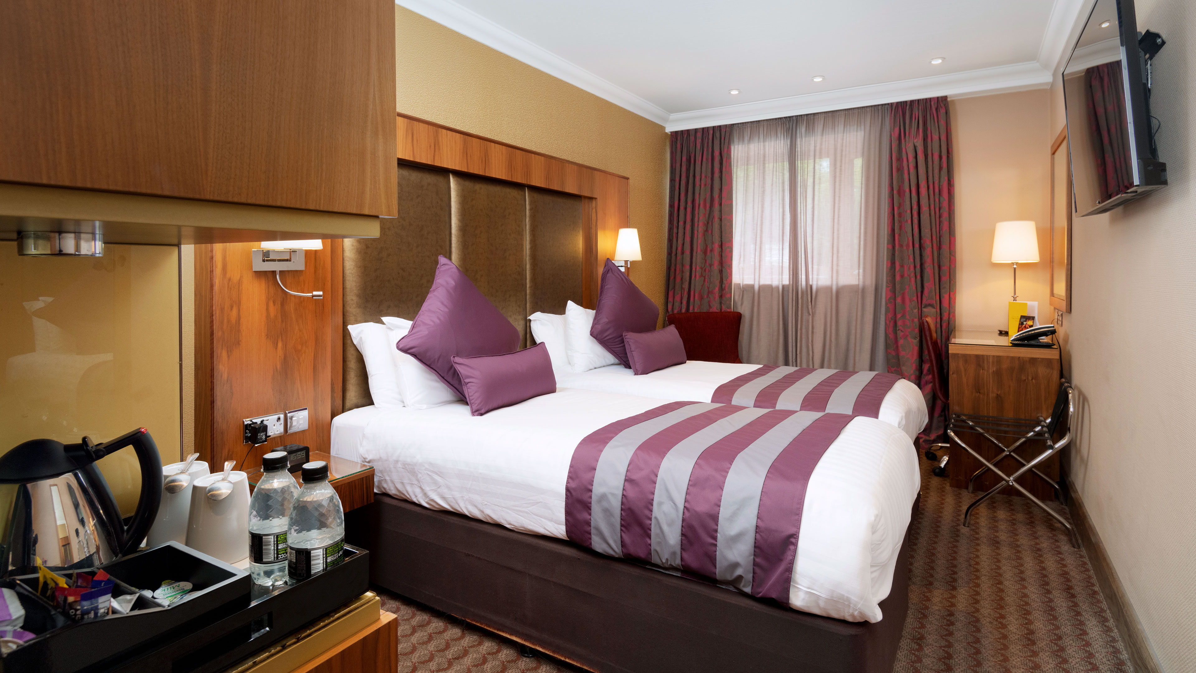 DONNINGTON MANOR HOTEL 6/31