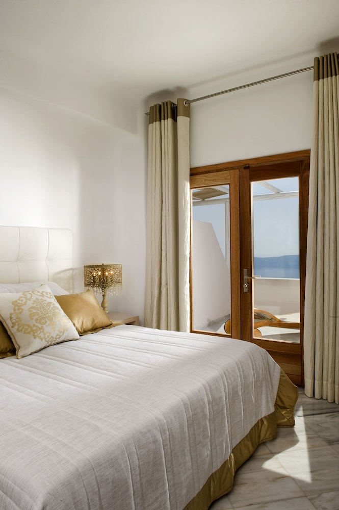 Deluxe, Suite, King Bed, Caldera View, Sofa