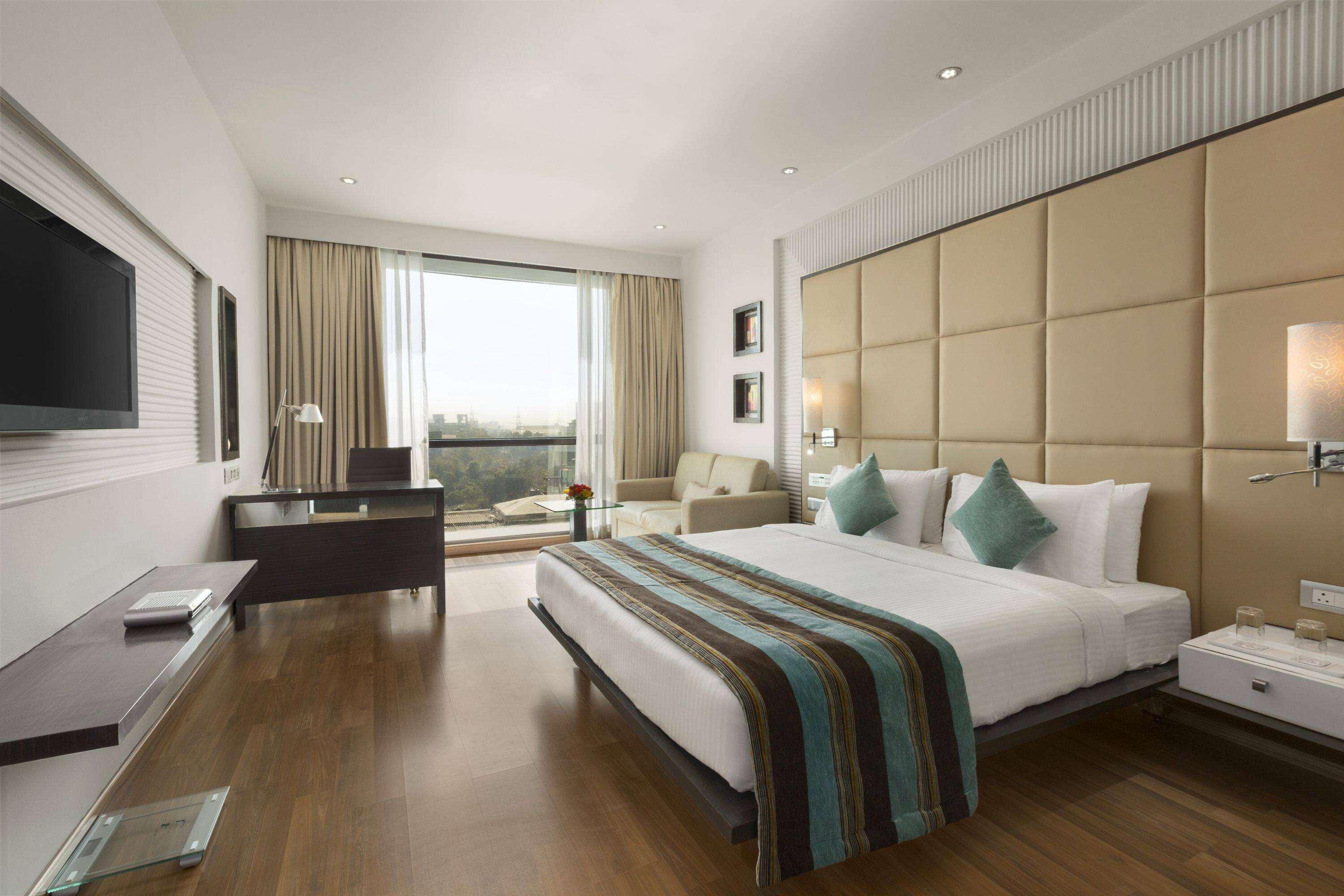 Deluxe, King Bed