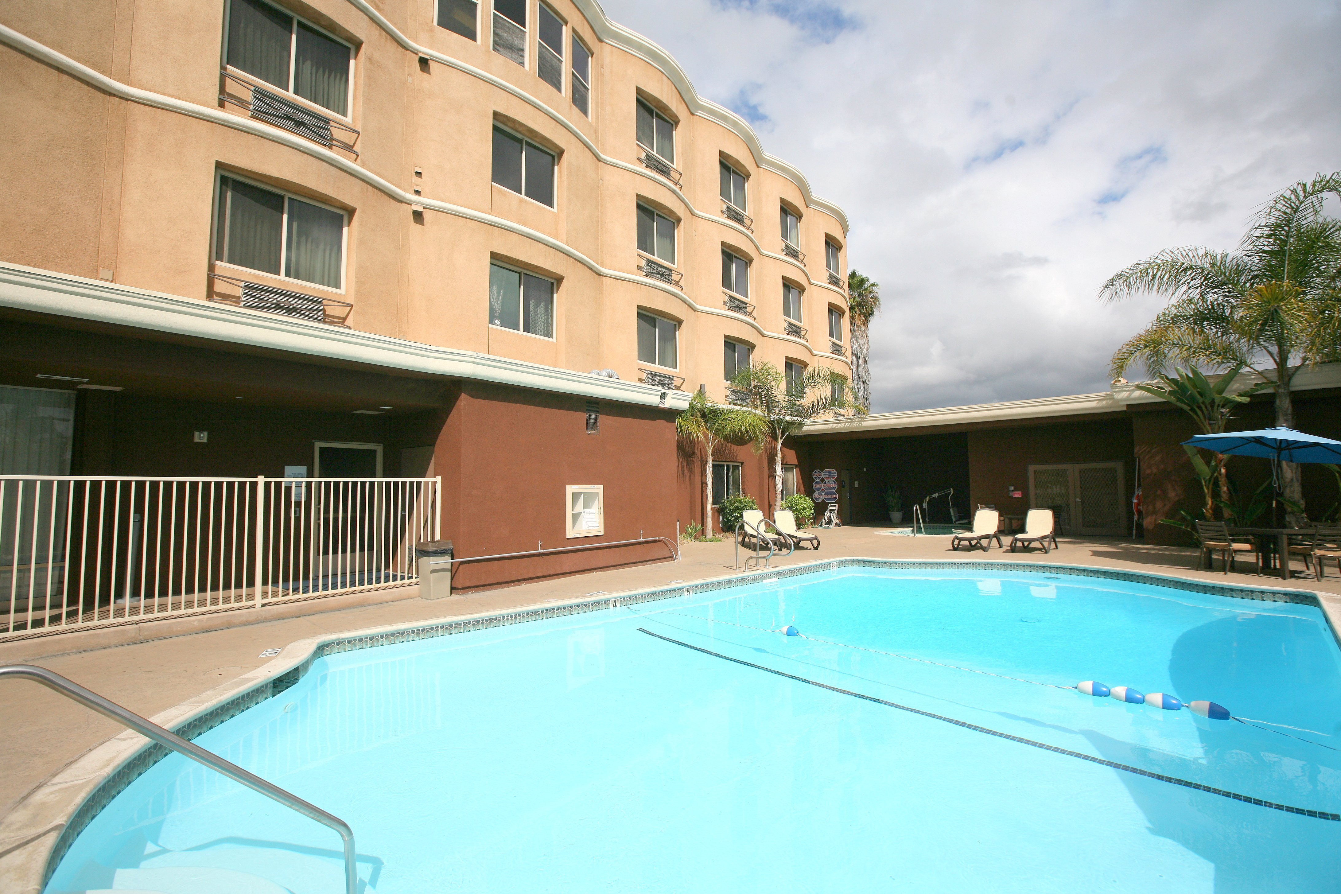HOLIDAY INN EXPRESS SAN DIEGO SOUTH - CHULA VISTA 51/71
