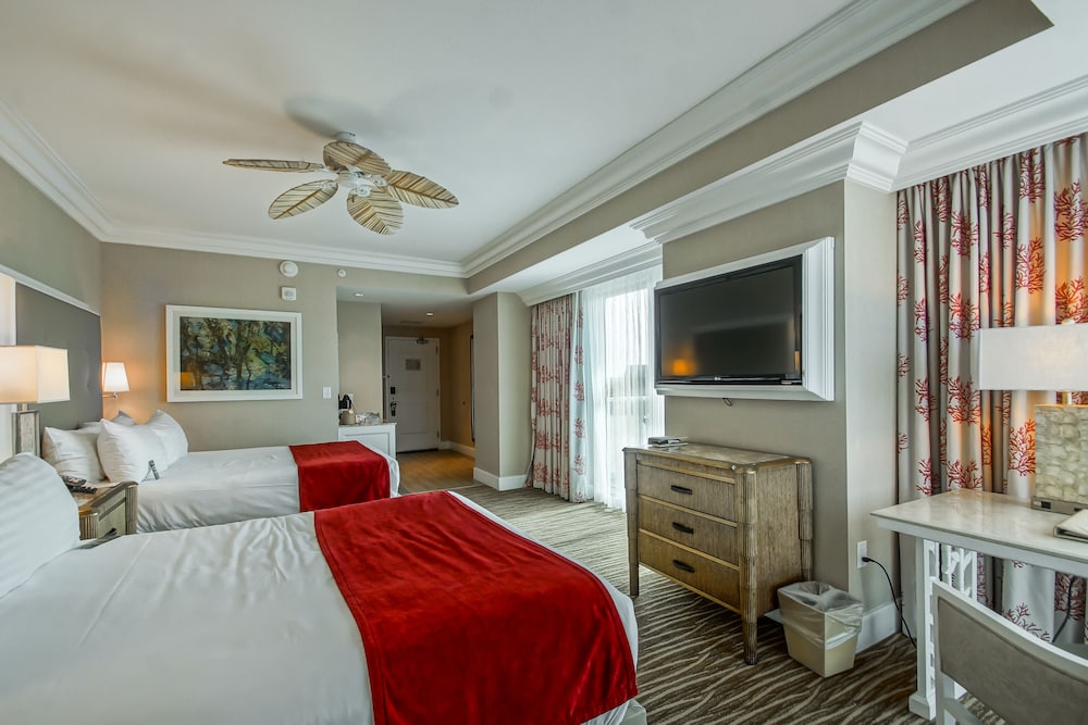 DELUXE, 2 QUEEN BEDS, RIVER VIEW