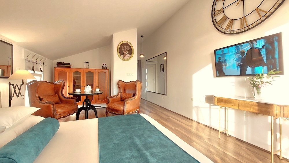 Refresh Boutique Apartments 27/50