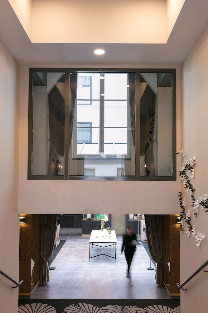 Niepce Paris Curio Collection By Hilton 30/39