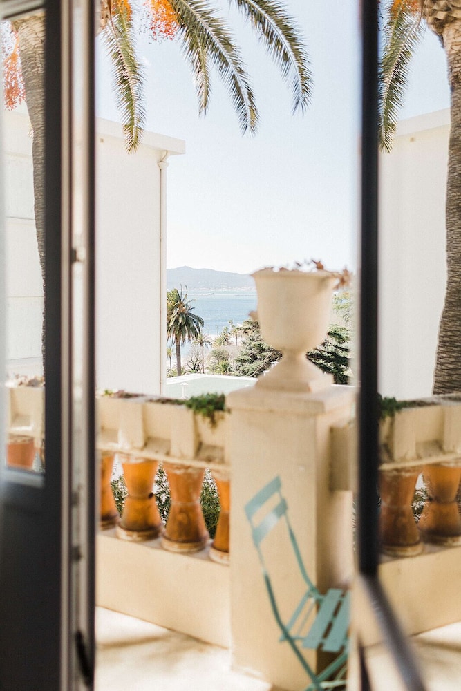 Les Voiles Hotel 7/50