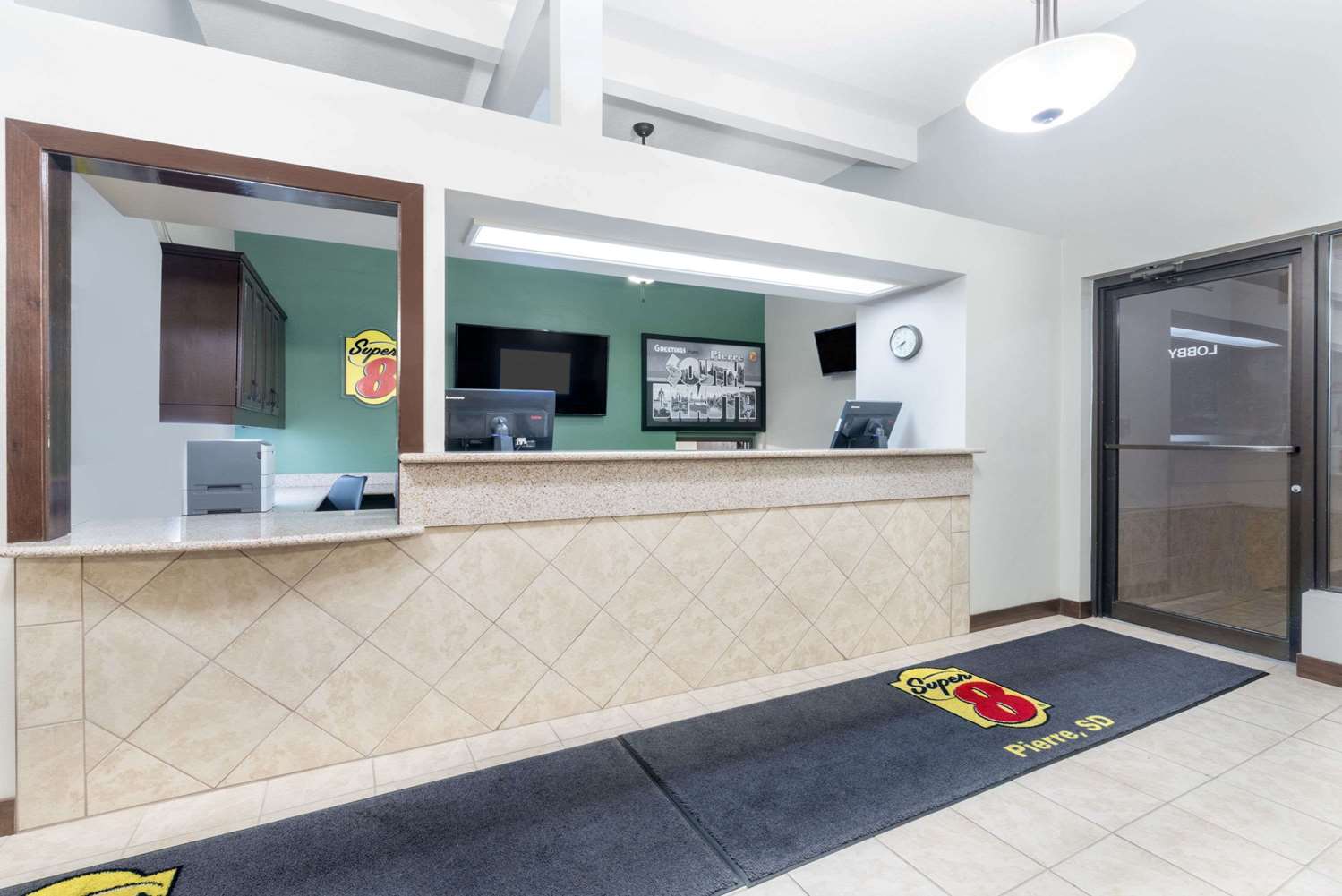 Super 8 by Wyndham Pierre SD 4/19
