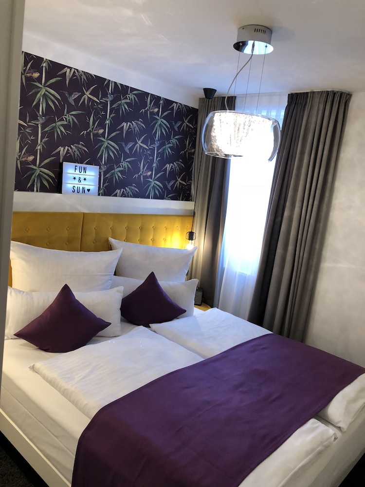 LOFT, SUPERIOR, QUEEN BED