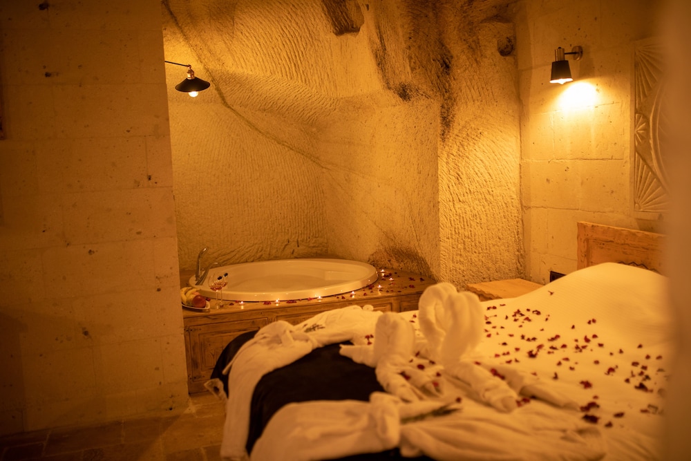 Pome Granate Cave Hotel 7/20