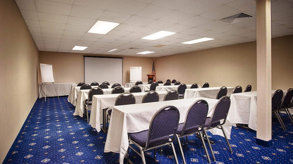 Best Western Plus Alexandria / Fort Belvoir 32/40