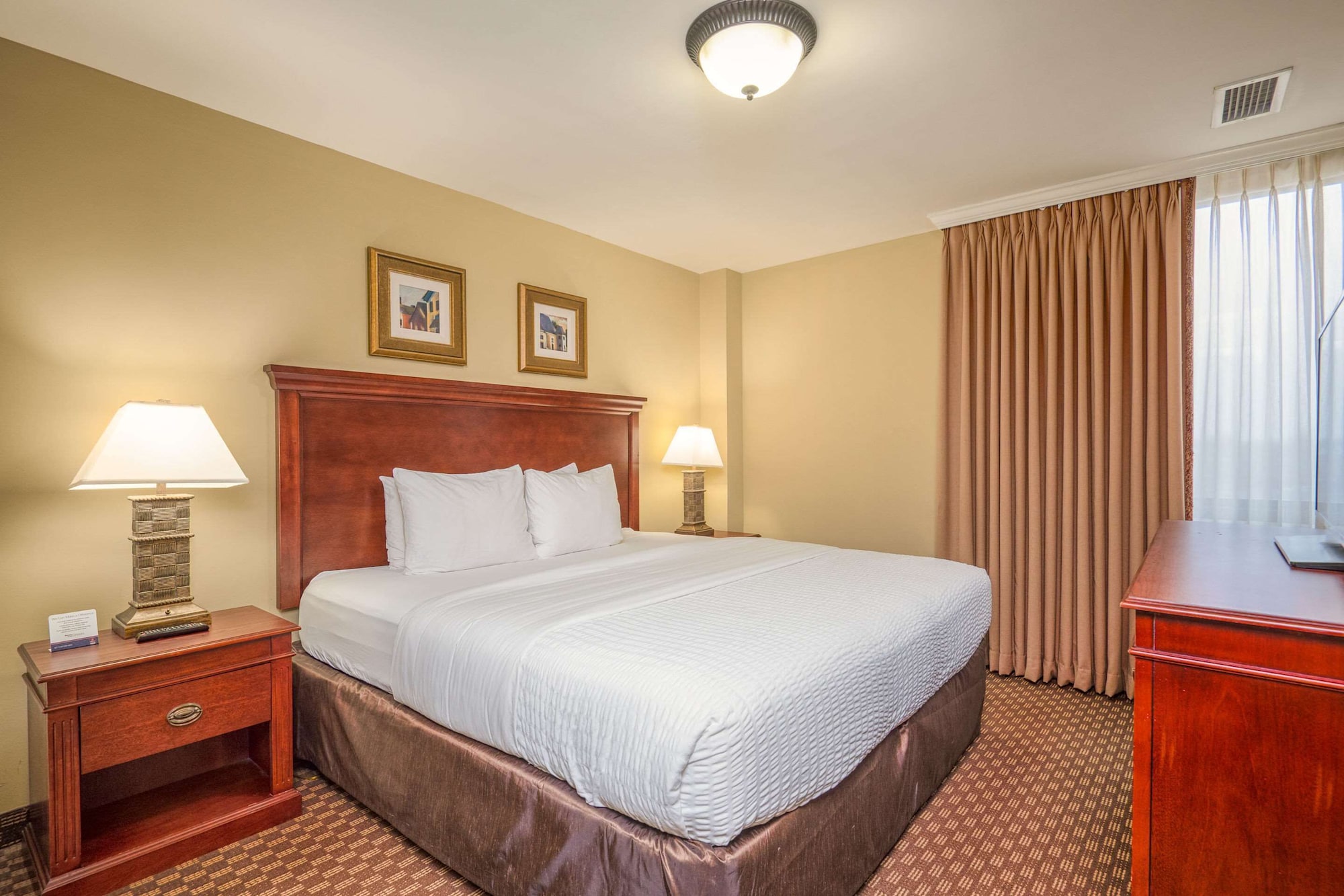 Suite, King Bed, Sofa, Accessible
