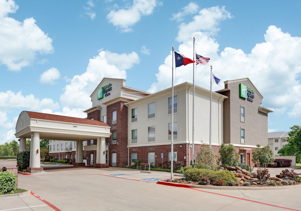 Holiday Inn Express Hotel Suites Cleburne 1/76