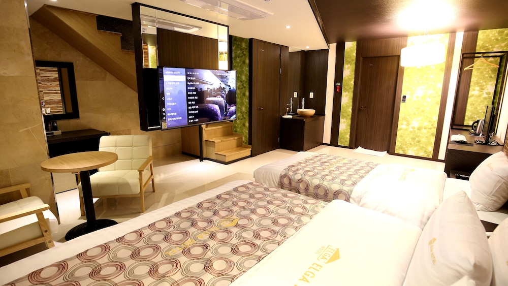 Elga Hotel 33/67