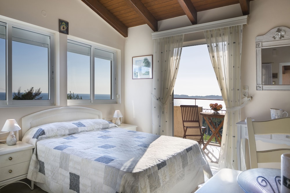 Panorama Fanari Studios Apartments 37/77