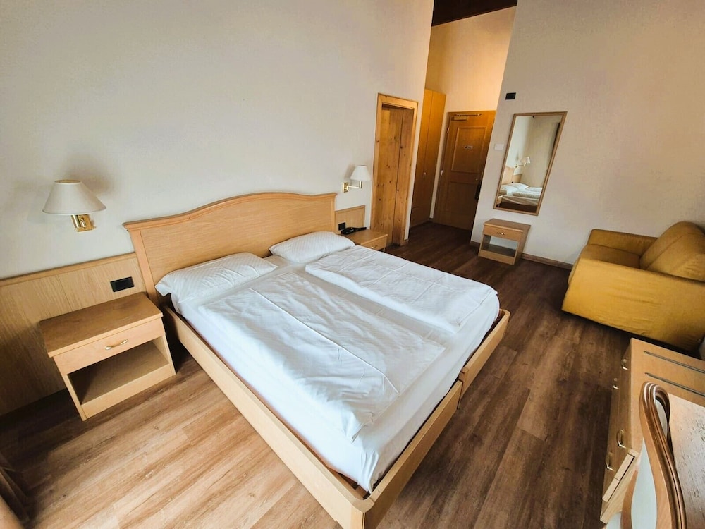 Angelica Hotel 34/64