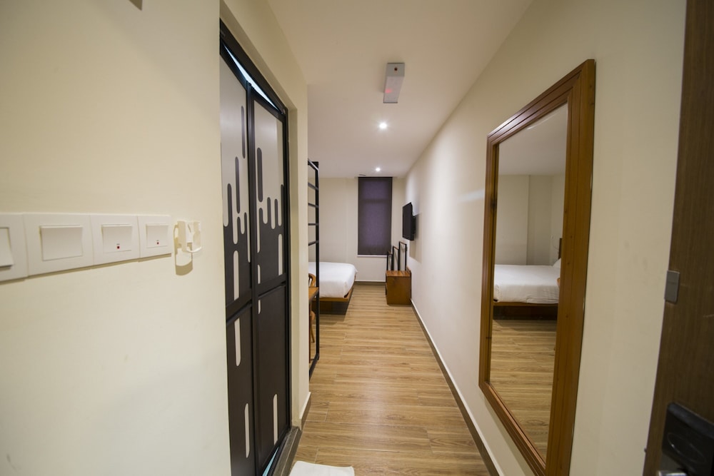 The Point Boutique Hotel 52/55