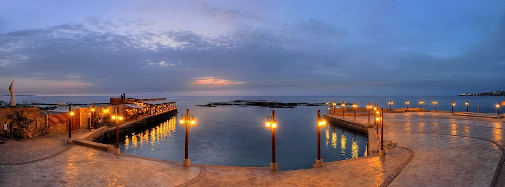 Byblos Sur Mer, Byblos 57/63